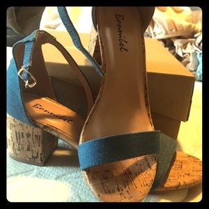Adorable blue cork low heel